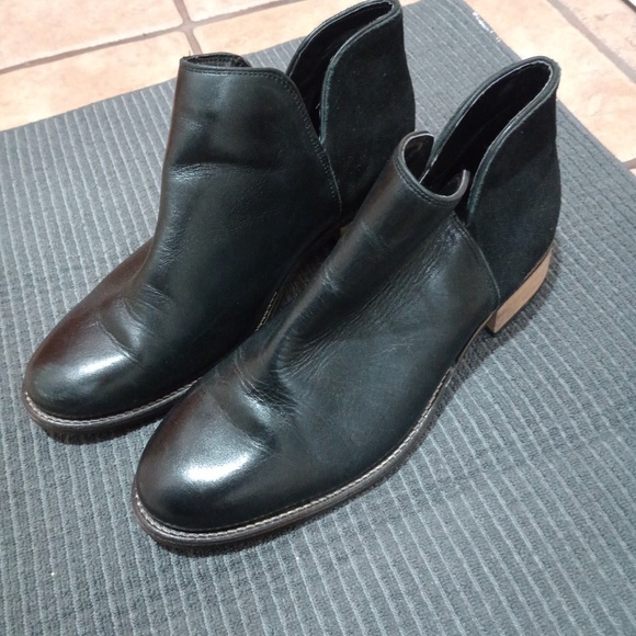 Crevo Leather Stacked Heel Black Bootie (10) - Picture 1 of 7